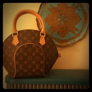 Louis Vuitton bowler style purse
